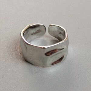 Almost new simple fashion ring for women